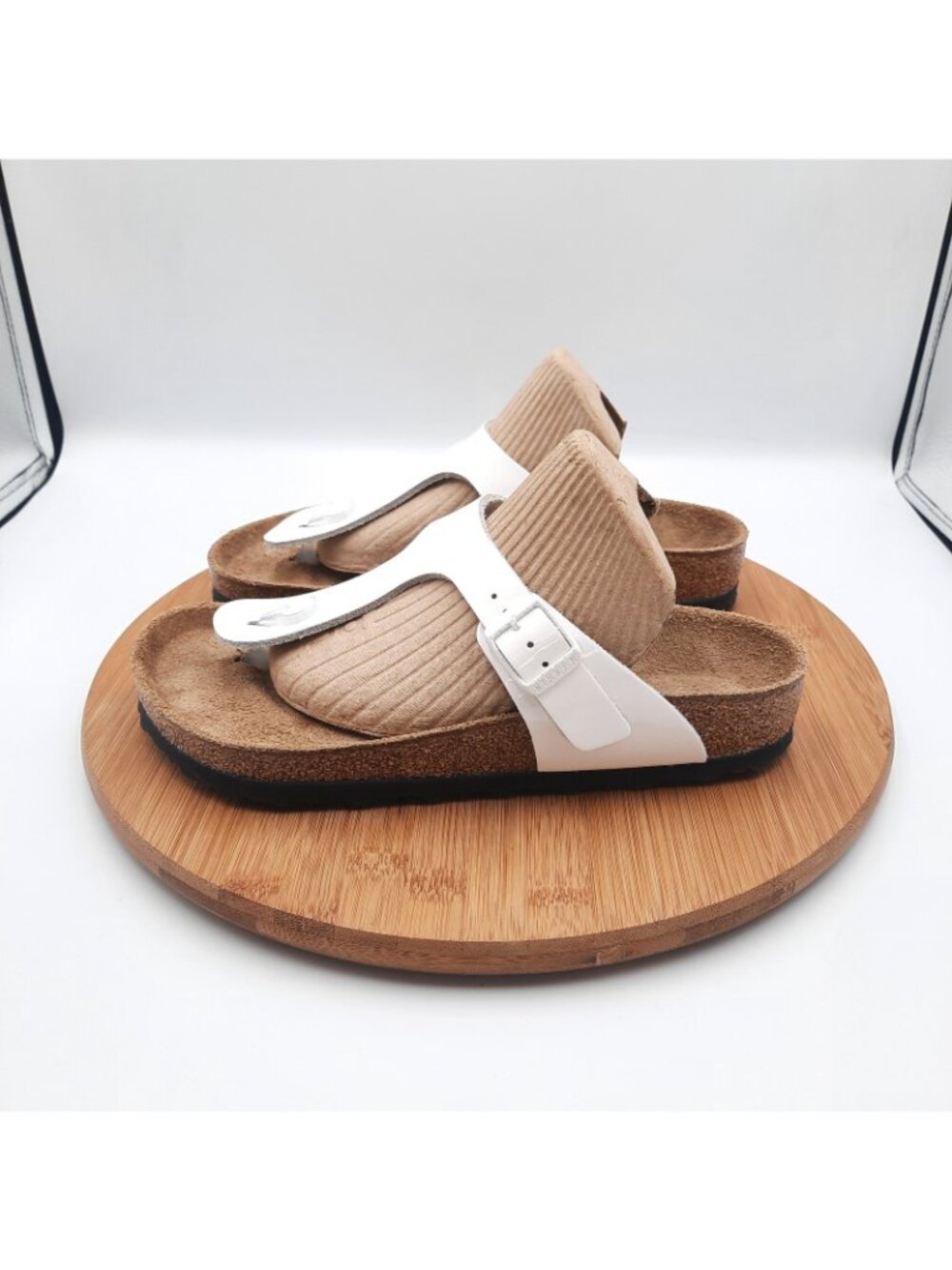 Birkenstock Gizeh Womens Size 7 Sandles White Natural Patent Leather Toe Post - Picture 3 of 10